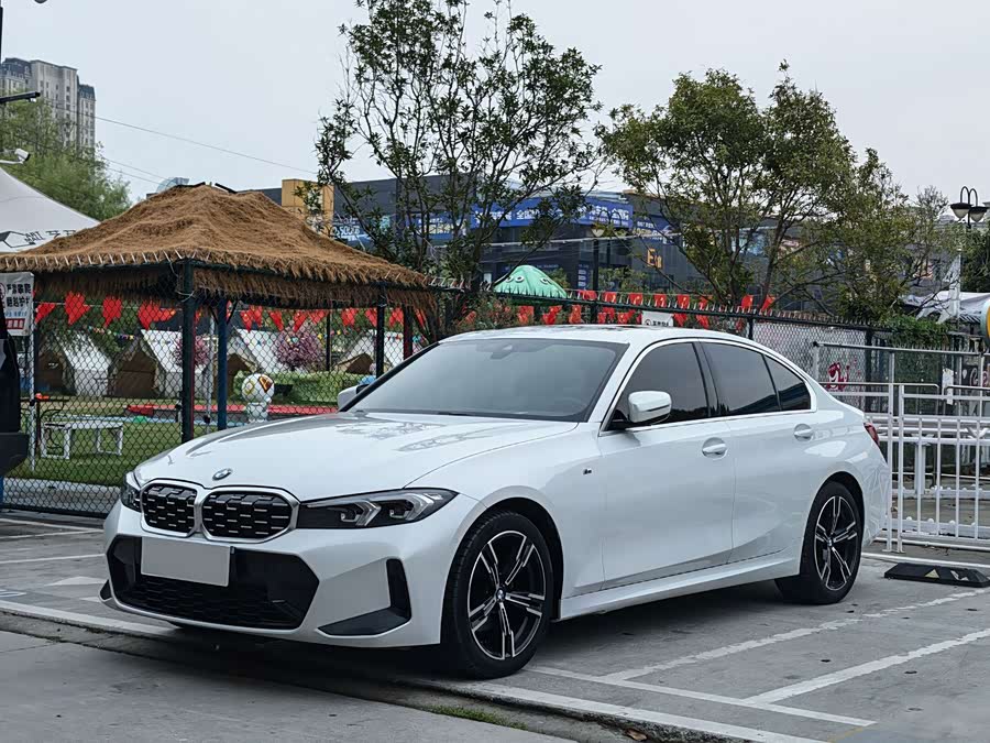 BMW 3 Series 2023 325i M Sport - zdjęcie 1