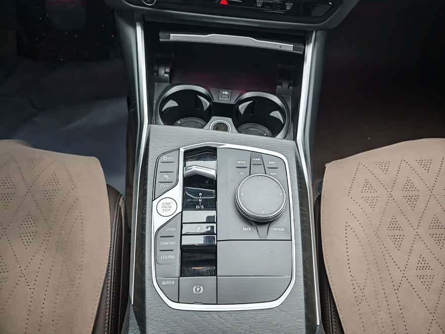 BMW 3 Series 2023 325i M Sport - zdjęcie 11