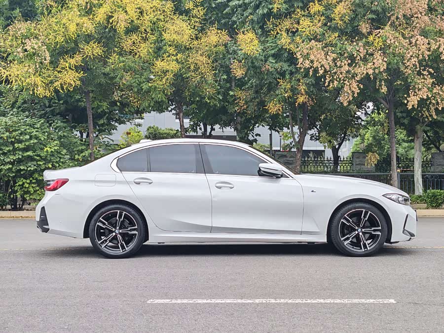 BMW 3 Series 2023 325i M Sport - zdjęcie 12