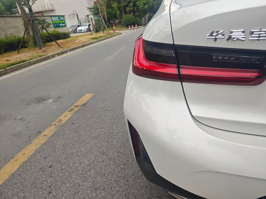 BMW 3 Series 2023 325i M Sport - zdjęcie 13