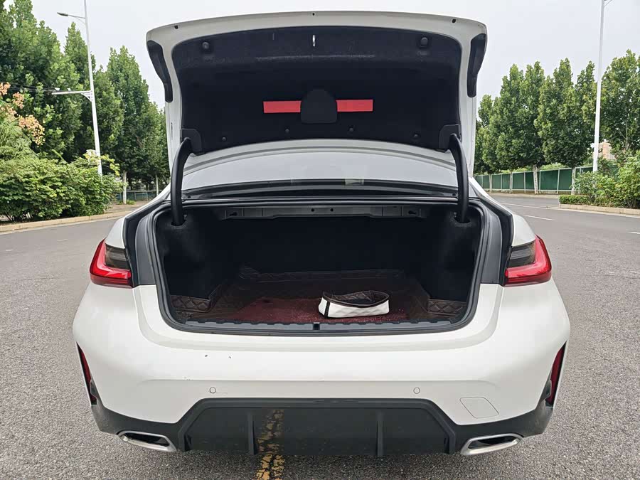 BMW 3 Series 2023 325i M Sport - zdjęcie 15
