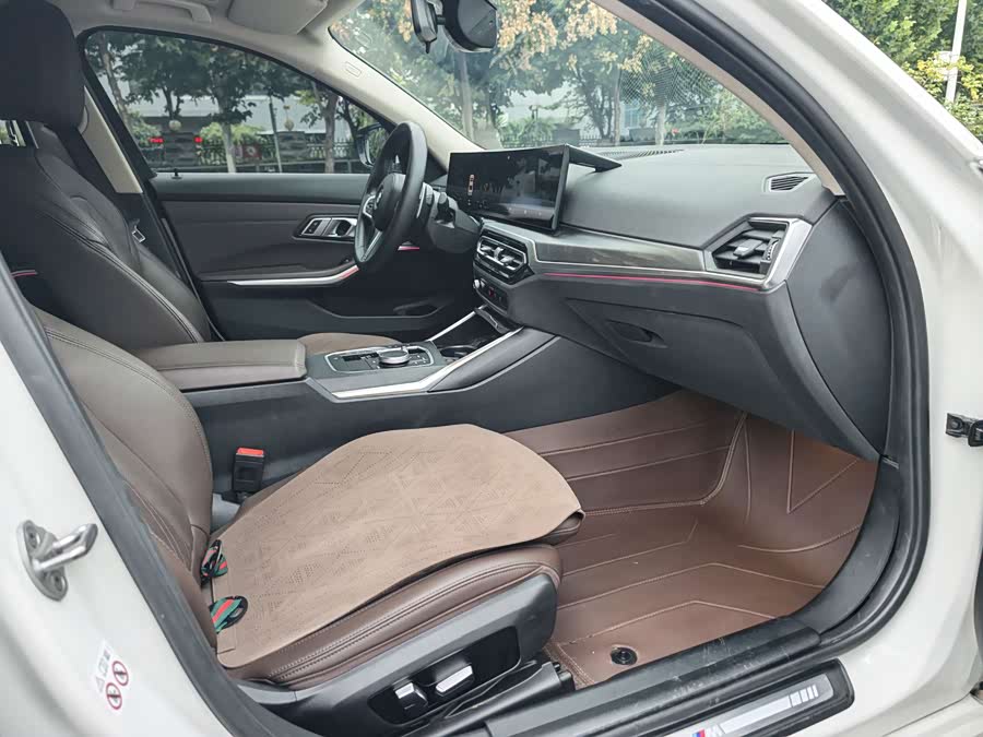 BMW 3 Series 2023 325i M Sport - zdjęcie 17