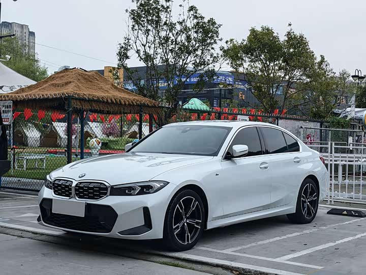 BMW 3 Series 2023 325i M Sport - zdjęcie 18
