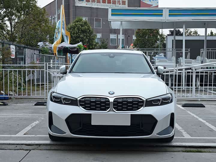 BMW 3 Series 2023 325i M Sport - zdjęcie 19