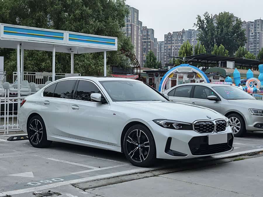 BMW 3 Series 2023 325i M Sport - zdjęcie 3