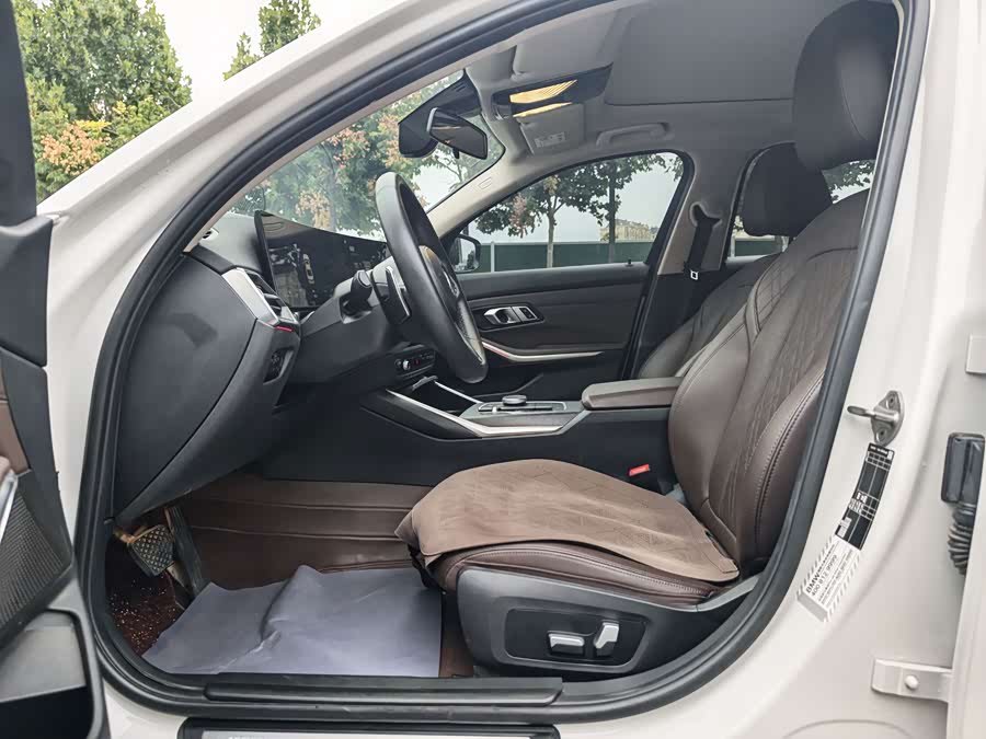 BMW 3 Series 2023 325i M Sport - zdjęcie 4