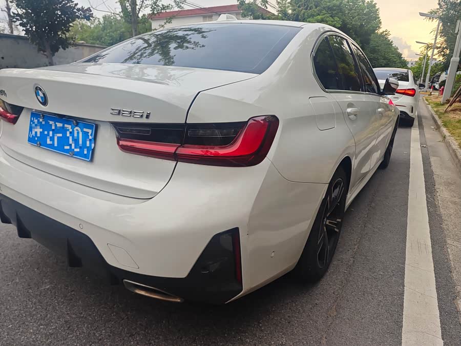 BMW 3 Series 2023 325i M Sport - zdjęcie 4