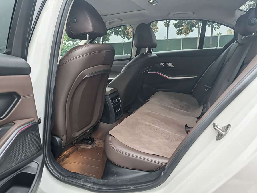 BMW 3 Series 2023 325i M Sport - zdjęcie 5