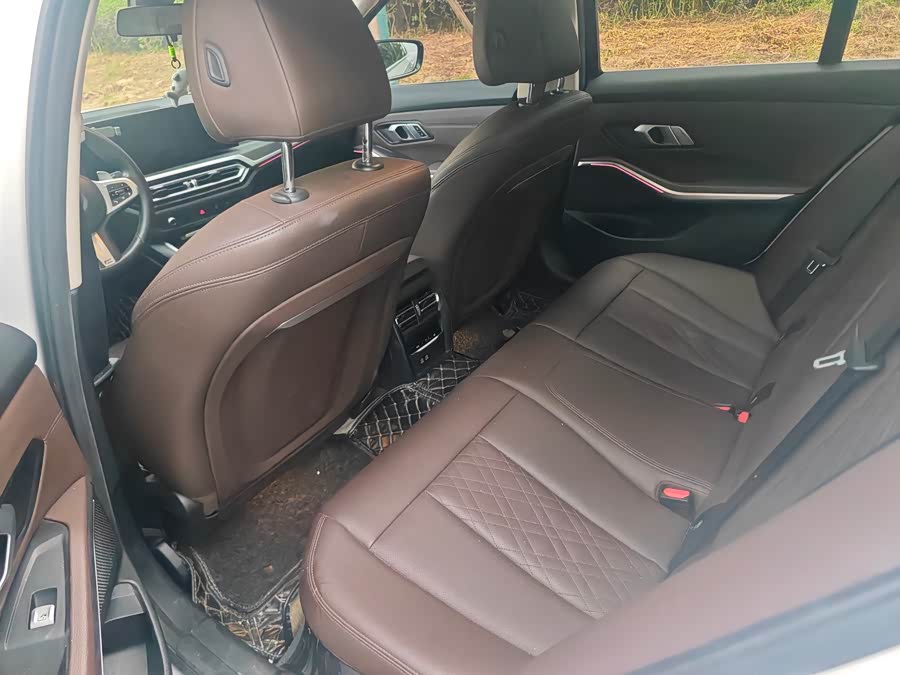 BMW 3 Series 2023 325i M Sport - zdjęcie 8