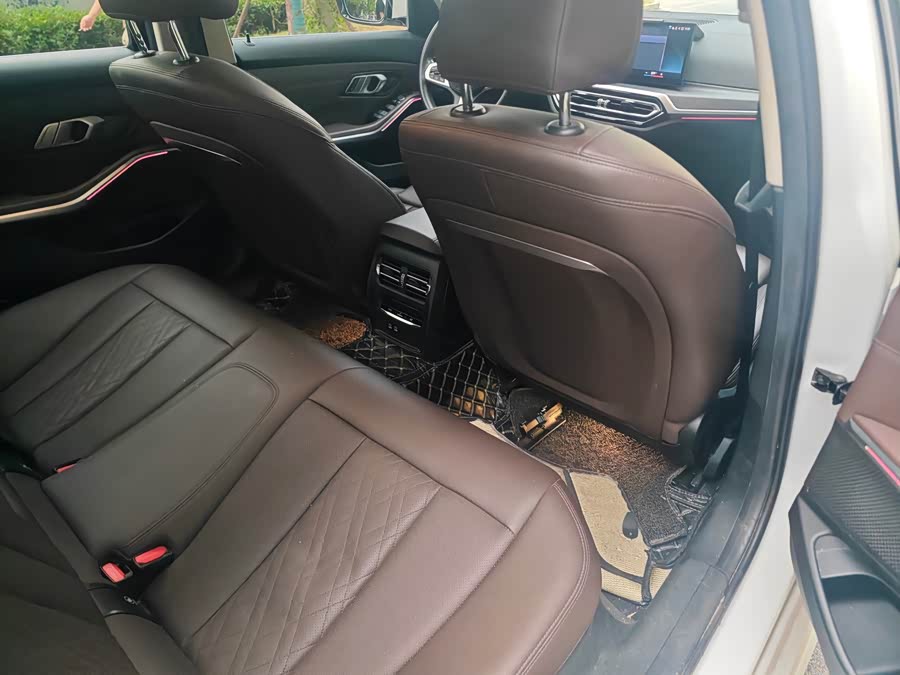 BMW 3 Series 2023 325i M Sport - zdjęcie 9