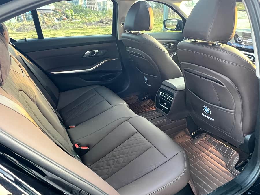 BMW 3 Series 2024 325Li M Sport Night Package - zdjęcie 11