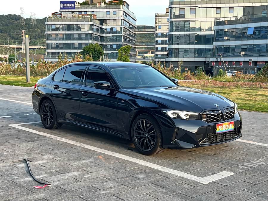 BMW 3 Series 2024 325Li M Sport Night Package - zdjęcie 3