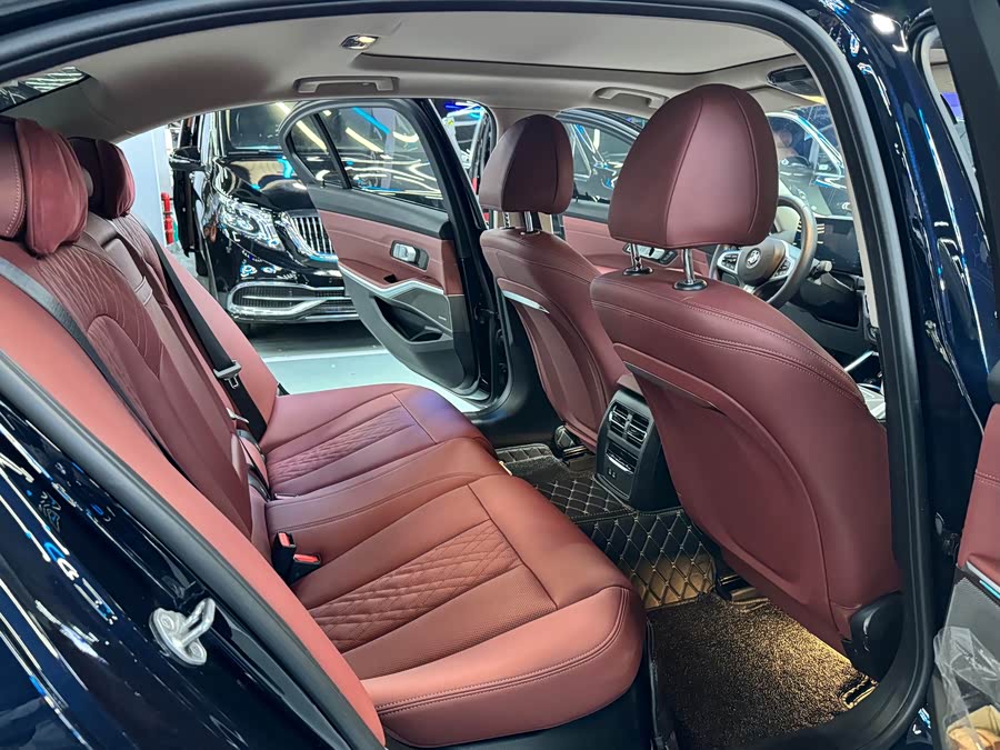 BMW 3 Series 2024 325Li M Sport Night Package - zdjęcie 4