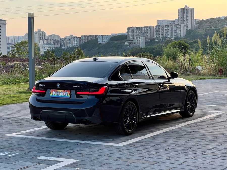BMW 3 Series 2024 325Li M Sport Night Package - zdjęcie 7