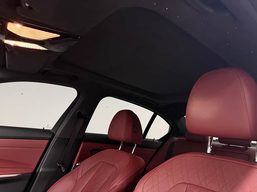 BMW 3 Series 2024 325Li M Sport Night Package - zdjęcie 9