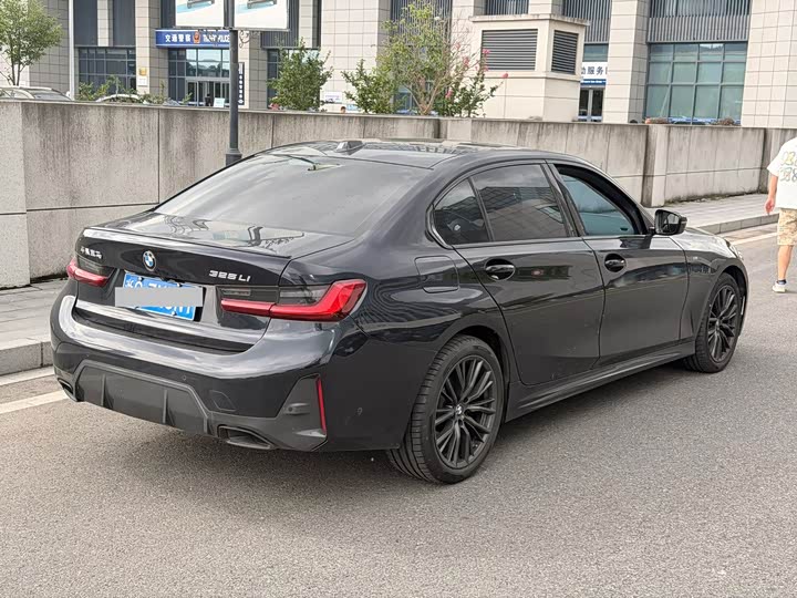 BMW 3 Series 2024 325Li M Sport Night Package - zdjęcie 10