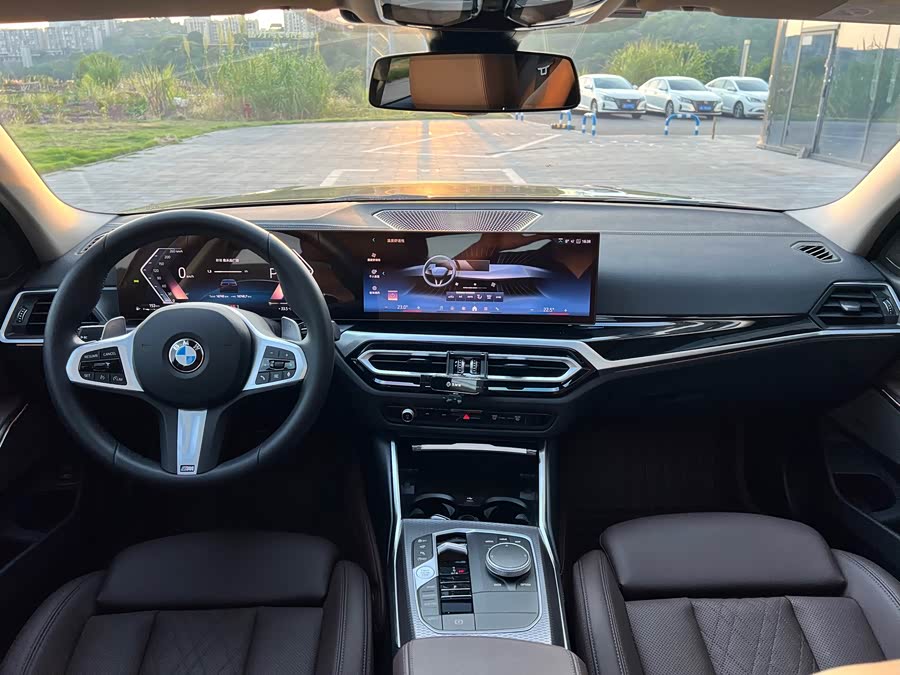 BMW 3 Series 2024 325Li M Sport Night Package - zdjęcie 10