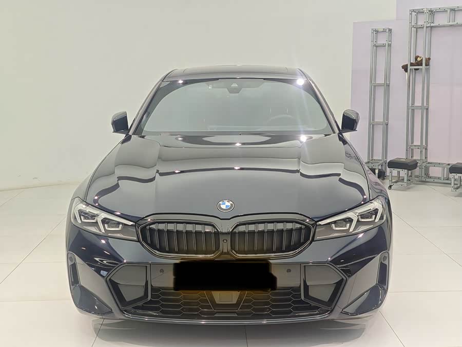 BMW 3 Series 2024 330i M Sport Night Package - zdjęcie 2