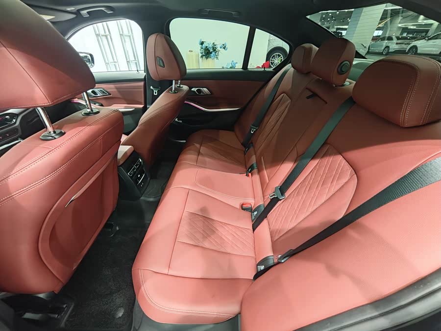 BMW 3 Series 2024 330i M Sport Night Package - zdjęcie 7
