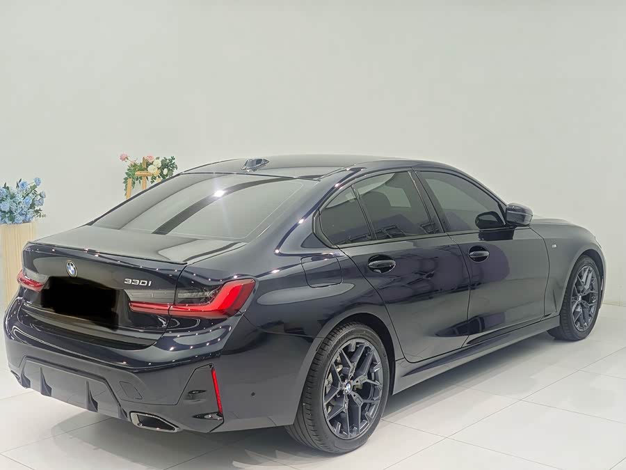 BMW 3 Series 2024 330i M Sport Night Package - zdjęcie 9