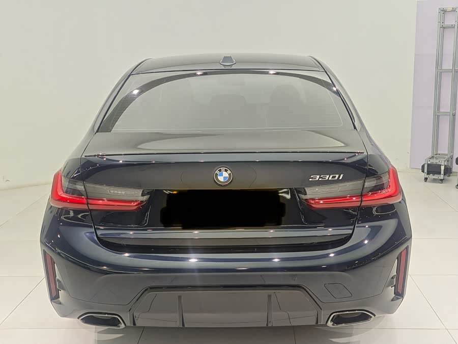 BMW 3 Series 2024 330i M Sport Night Package - zdjęcie 10