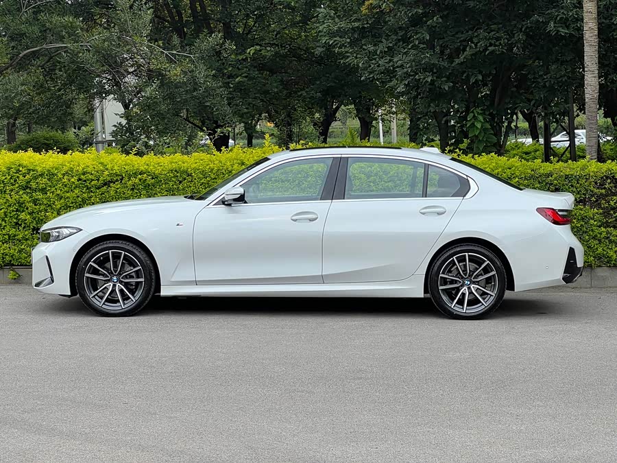 BMW 3 Series 2025 325Li M Sport Package - zdjęcie 2