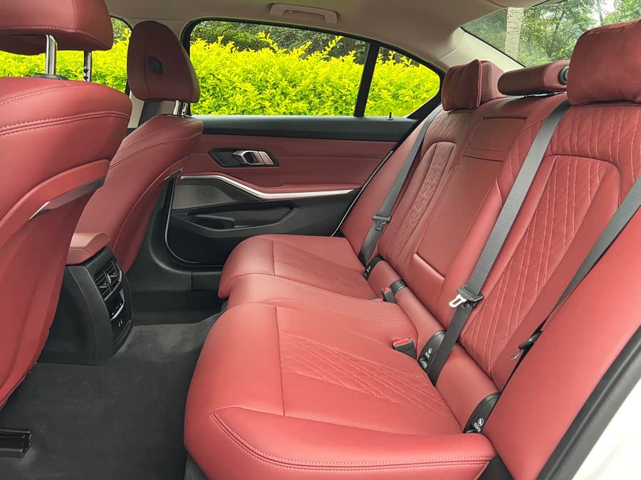 BMW 3 Series 2025 325Li M Sport Package - zdjęcie 11