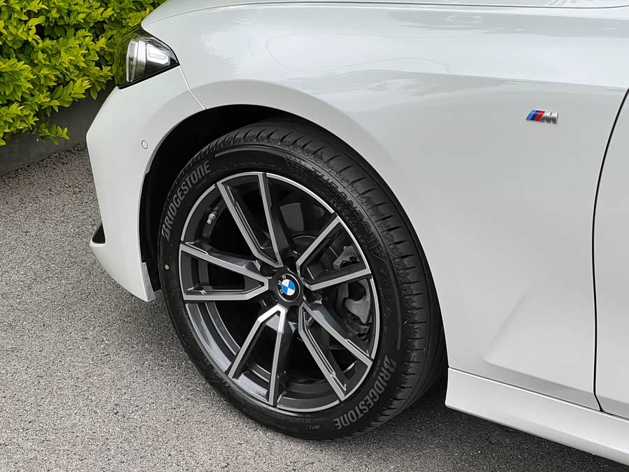 BMW 3 Series 2025 325Li M Sport Package - zdjęcie 17