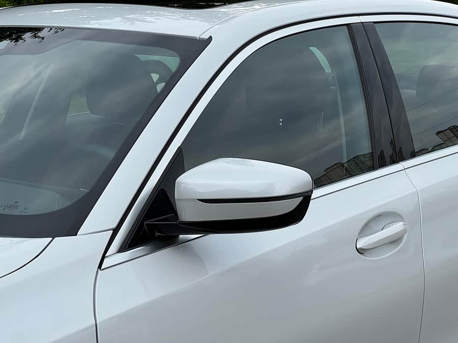 BMW 3 Series 2025 325Li M Sport Package - zdjęcie 19