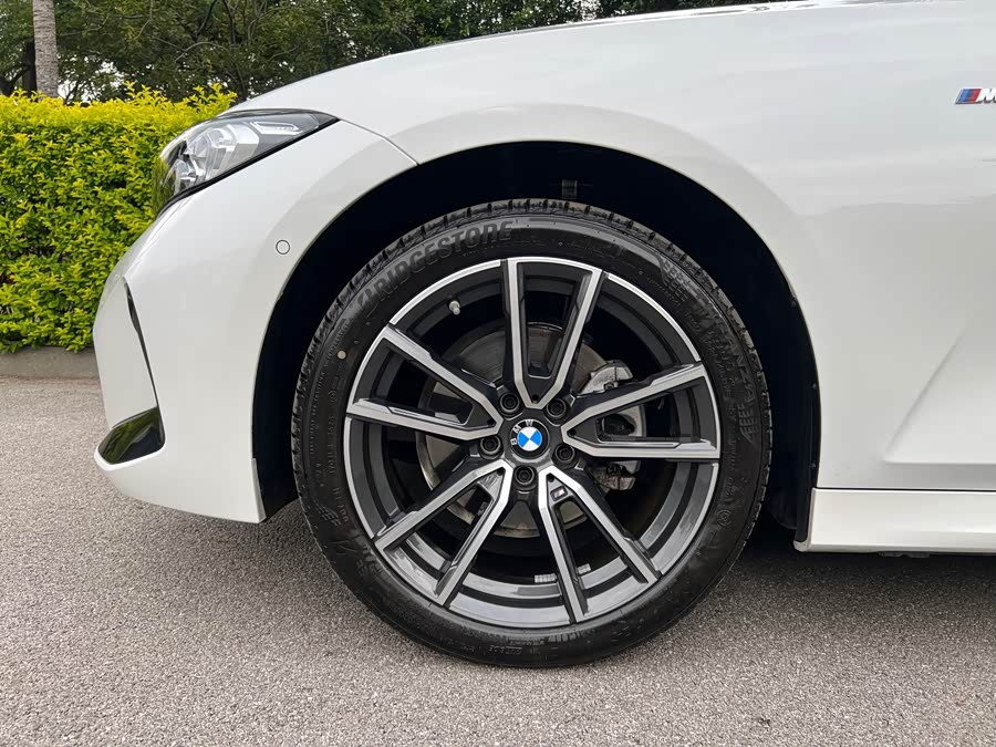 BMW 3 Series 2025 325Li M Sport Package - zdjęcie 5