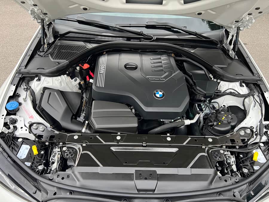 BMW 3 Series 2025 325Li M Sport Package - zdjęcie 8