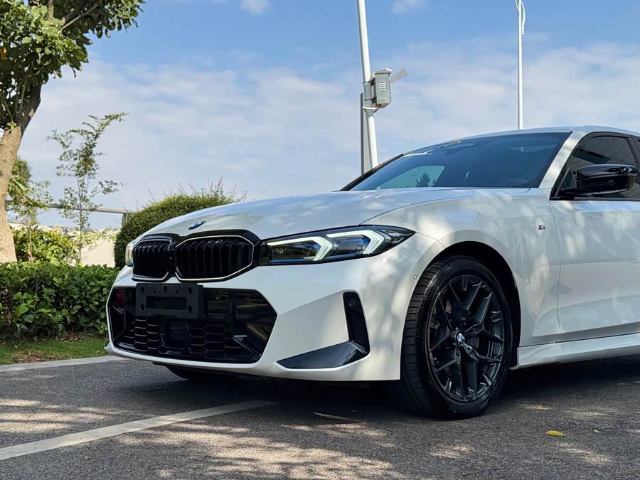 BMW 3 Series 2025 330Li Luxury M Sport Night Package - zdjęcie 11