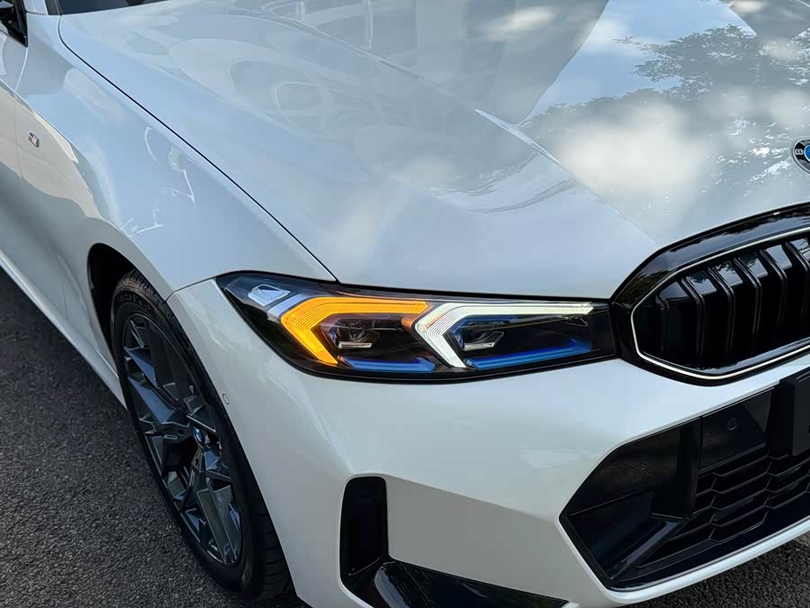 BMW 3 Series 2025 330Li Luxury M Sport Night Package - zdjęcie 13