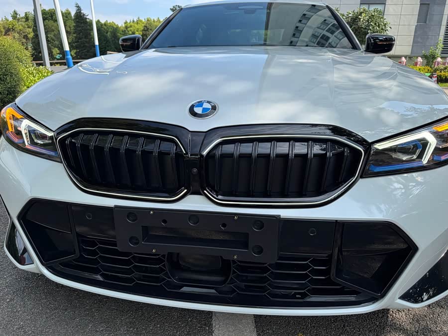 BMW 3 Series 2025 330Li Luxury M Sport Night Package - zdjęcie 20
