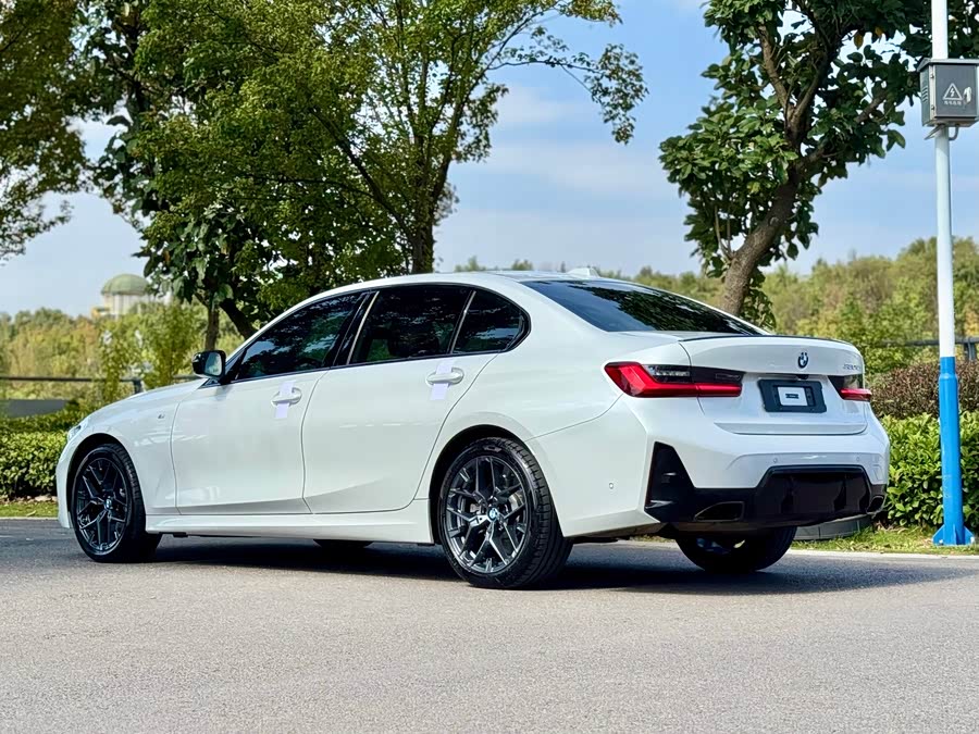 BMW 3 Series 2025 330Li Luxury M Sport Night Package - zdjęcie 7