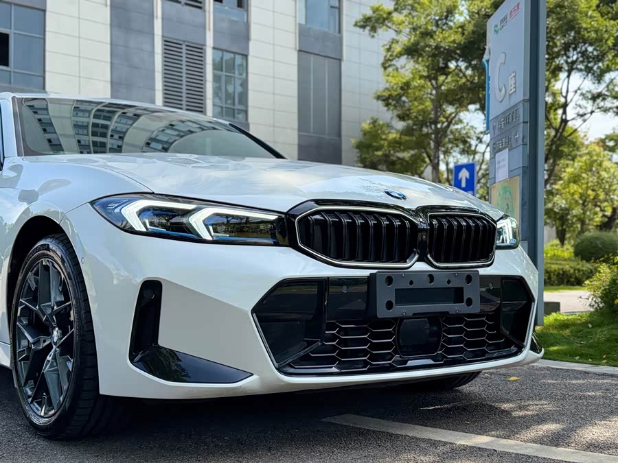 BMW 3 Series 2025 330Li Luxury M Sport Night Package - zdjęcie 10