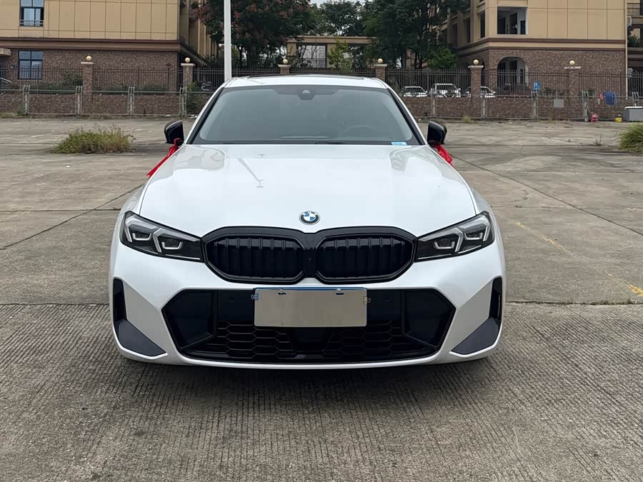 BMW 3 Series 2025 330Li M Sport Night Package - zdjęcie 1