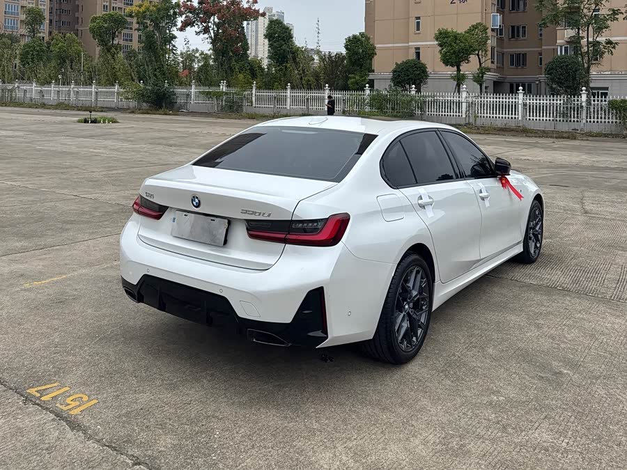 BMW 3 Series 2025 330Li M Sport Night Package - zdjęcie 13