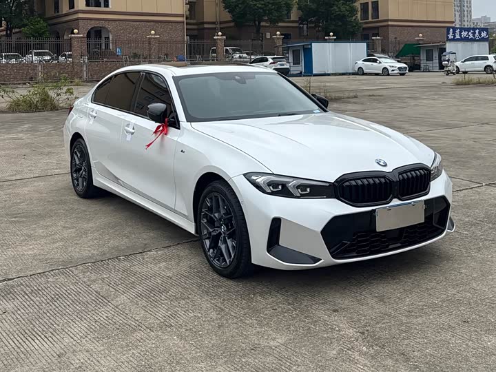 BMW 3 Series 2025 330Li M Sport Night Package - zdjęcie 17
