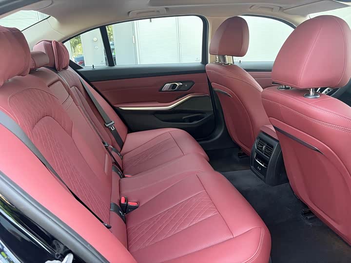 BMW 3 Series 2025 330Li M Sport Night Package - zdjęcie 17