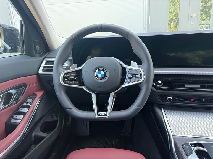 BMW 3 Series 2025 330Li M Sport Night Package - zdjęcie 18
