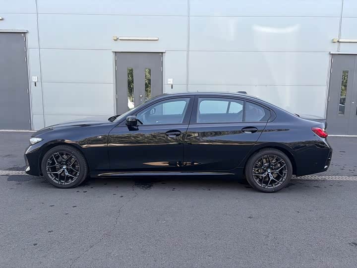 BMW 3 Series 2025 330Li M Sport Night Package - zdjęcie 19