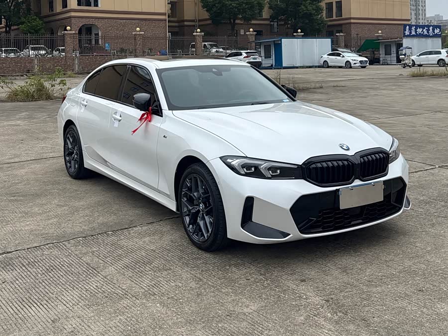 BMW 3 Series 2025 330Li M Sport Night Package - zdjęcie 3