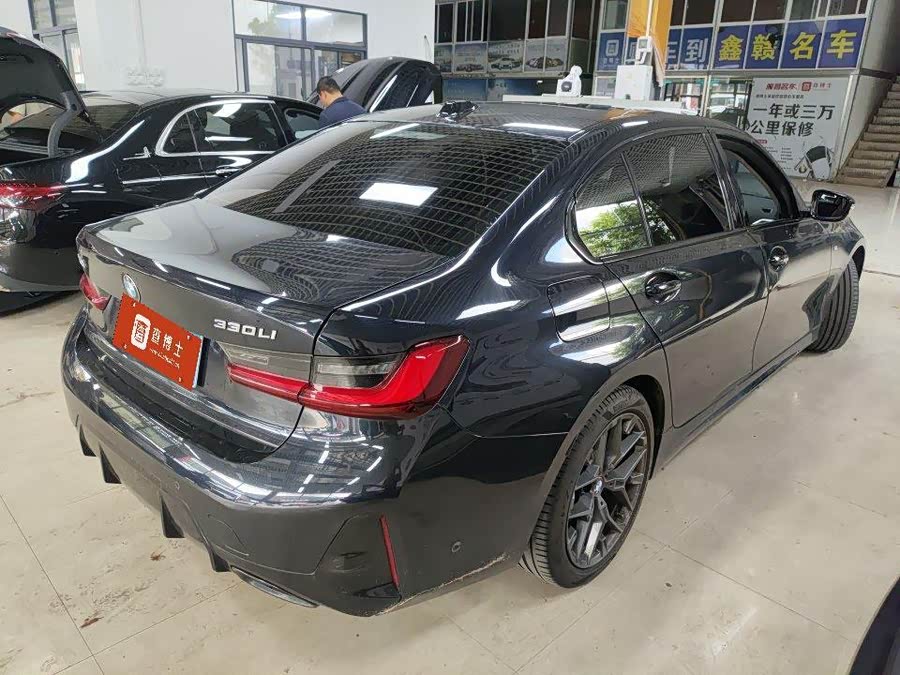 BMW 3 Series 2025 330Li M Sport Night Package - zdjęcie 6