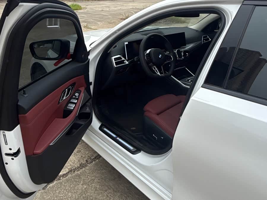 BMW 3 Series 2025 330Li M Sport Night Package - zdjęcie 6
