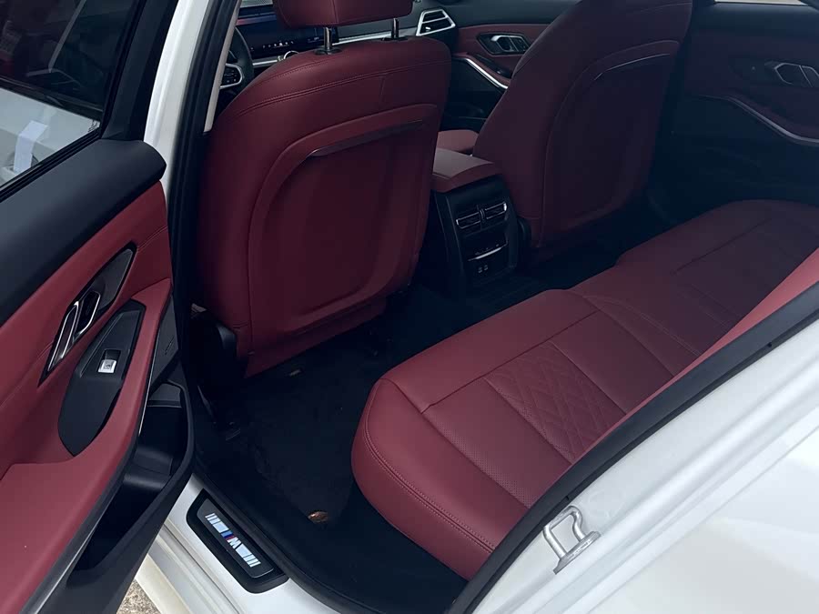 BMW 3 Series 2025 330Li M Sport Night Package - zdjęcie 8