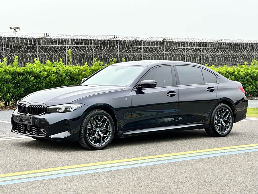 BMW 3 Series 2026 330Li M Sport Night Package - zdjęcie 1