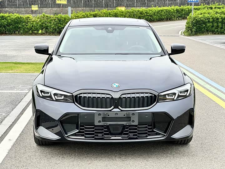 BMW 3 Series 2026 330Li M Sport Night Package - zdjęcie 11