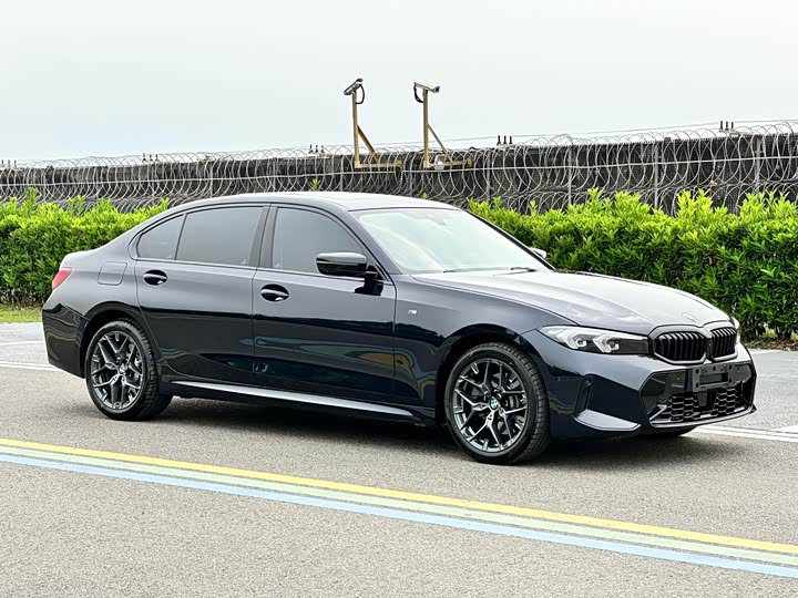 BMW 3 Series 2026 330Li M Sport Night Package - zdjęcie 12