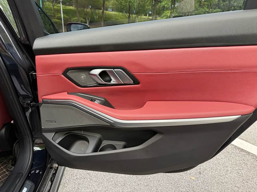 BMW 3 Series 2026 330Li M Sport Night Package - zdjęcie 13